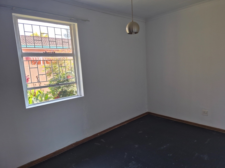 To Let 3 Bedroom Property for Rent in Kannoniers Park North West